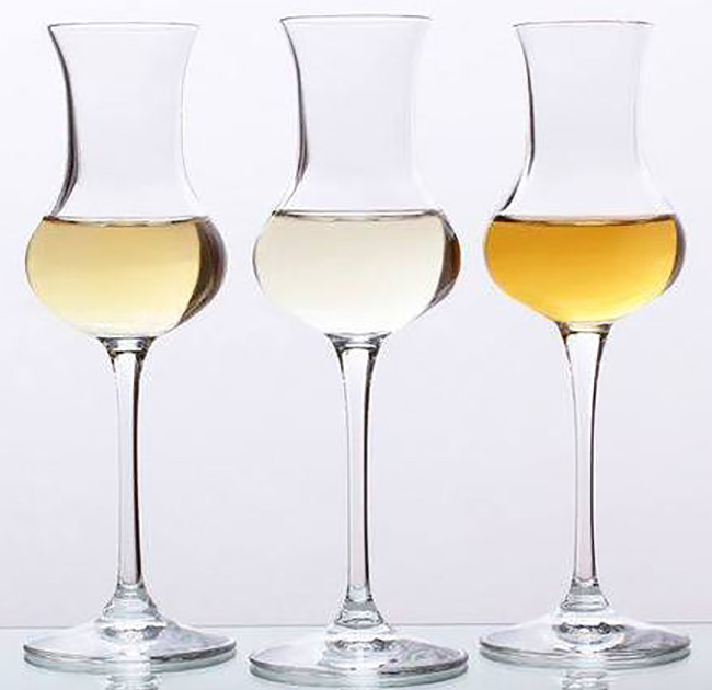 Kiểu ly uống Grappa
